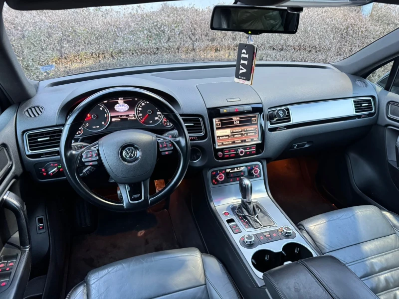 VW Touareg 4.2 R-Line, снимка 9 - Автомобили и джипове - 53237938