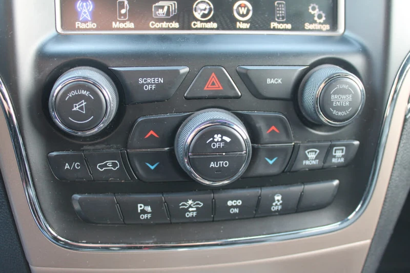 Jeep Grand cherokee SUMMIT* 5.7* V8* DISTRONIC* ПАНО* ОБДУХВАНЕ* КАМЕР, снимка 11 - Автомобили и джипове - 53328742