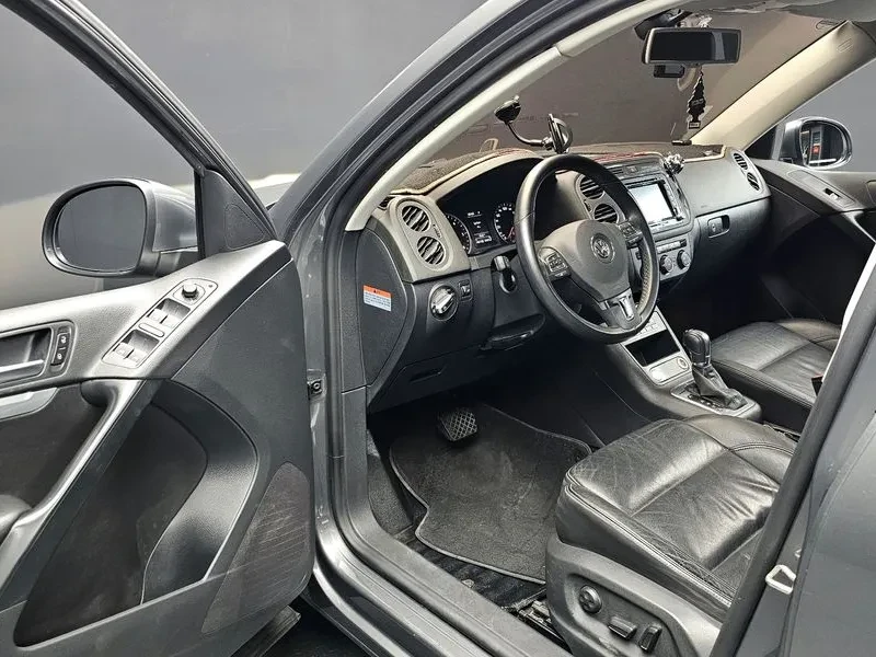 VW Tiguan 2.0 TDI, снимка 10 - Автомобили и джипове - 54302813
