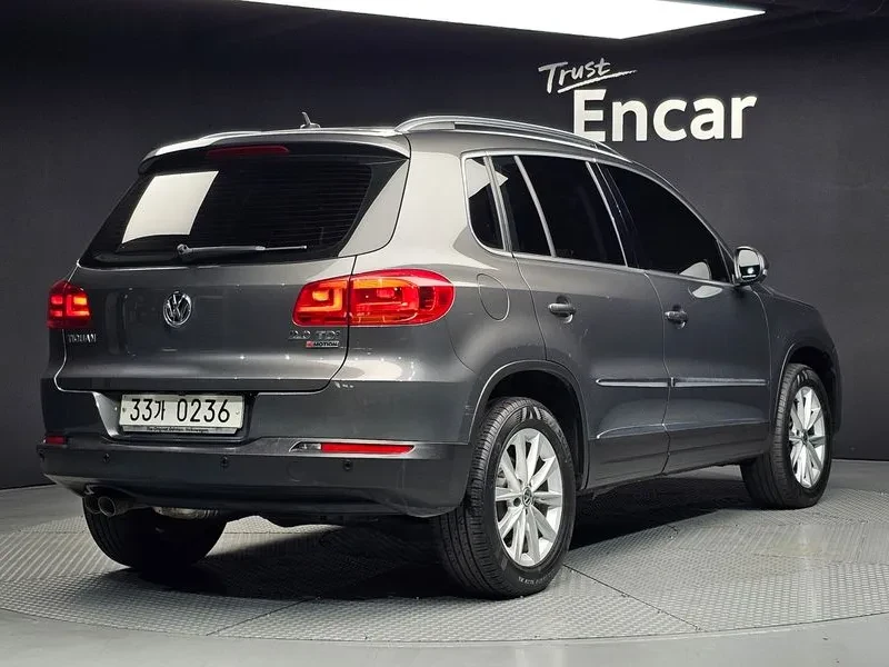 VW Tiguan 2.0 TDI, снимка 2 - Автомобили и джипове - 54302813