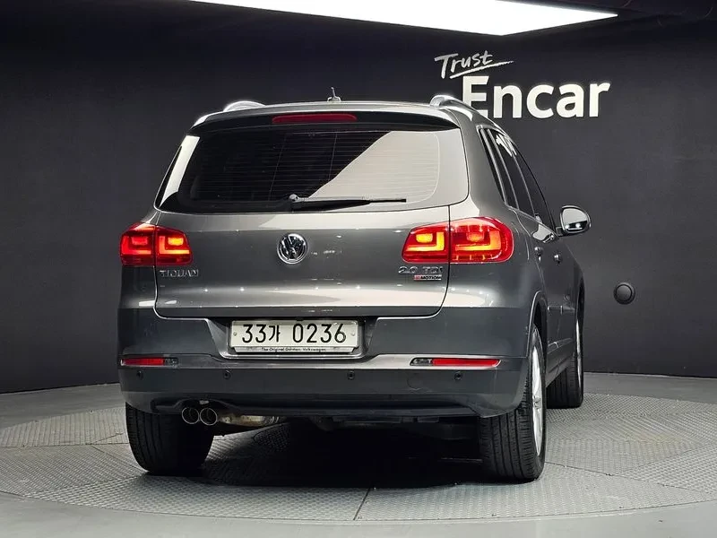 VW Tiguan 2.0 TDI, снимка 4 - Автомобили и джипове - 54302813