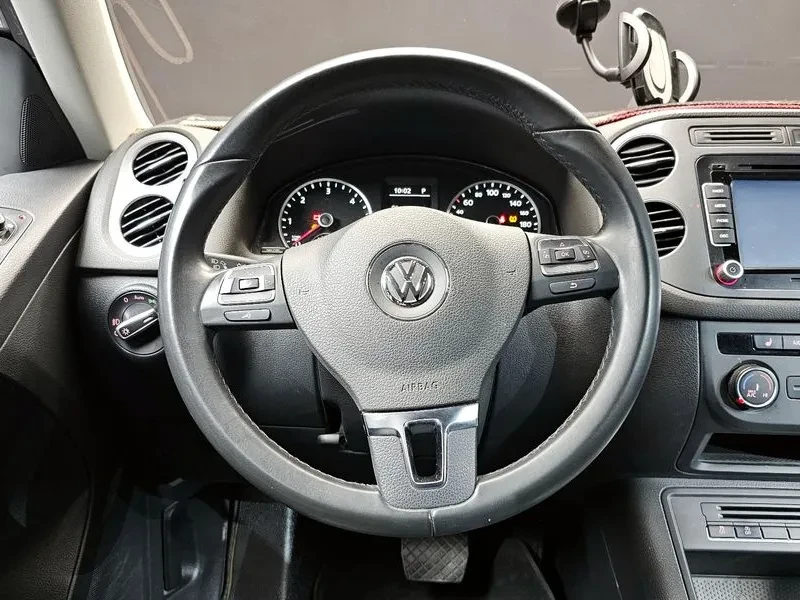 VW Tiguan 2.0 TDI, снимка 12 - Автомобили и джипове - 54302813