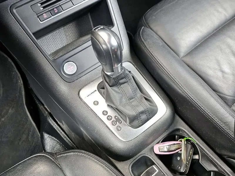 VW Tiguan 2.0 TDI, снимка 9 - Автомобили и джипове - 54302813