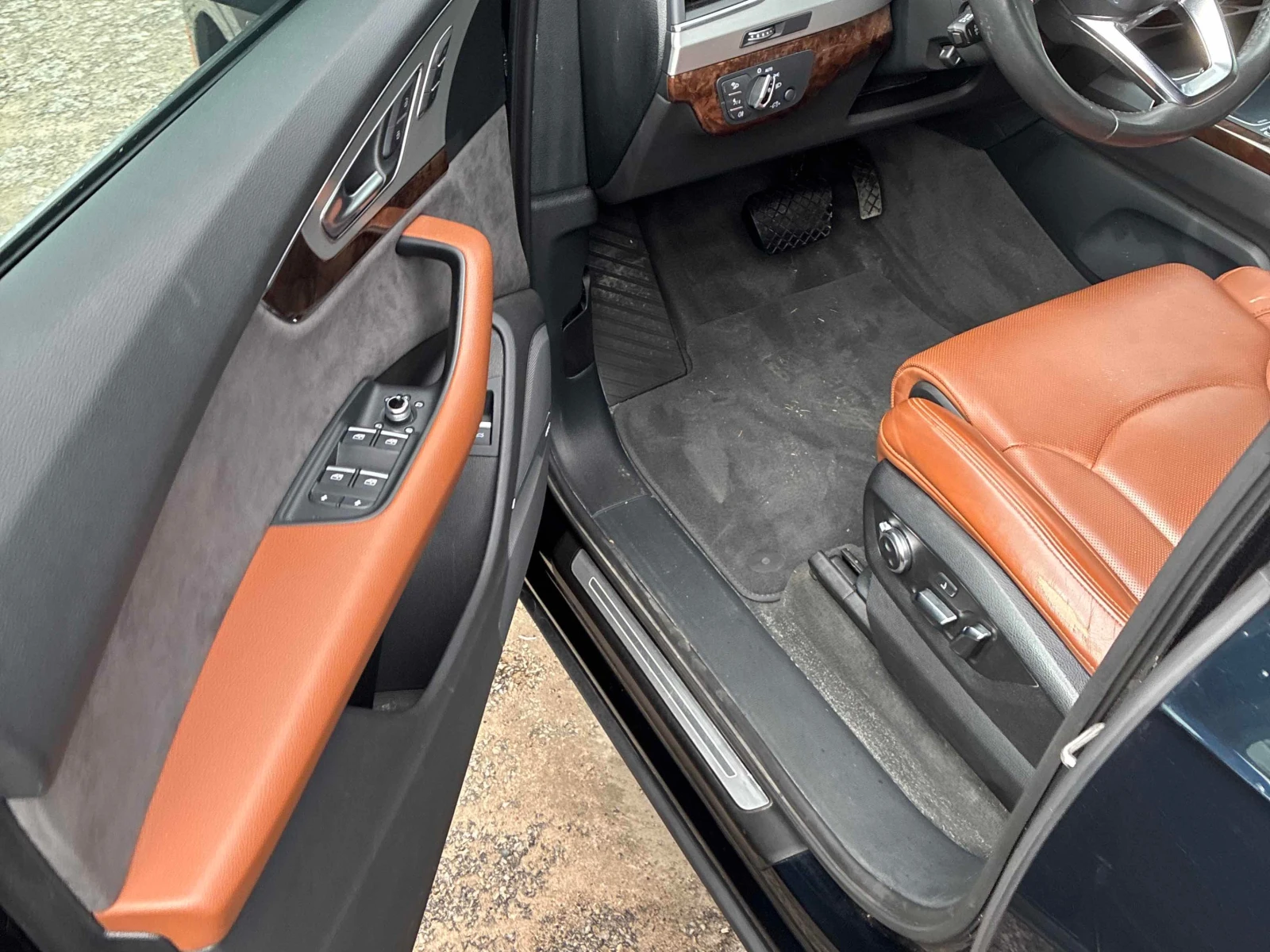 Audi Q7 3.0T Technik МАСАЖ ВЪЗДУШНО 360 CARFAX, снимка 5 - Автомобили и джипове - 55806323