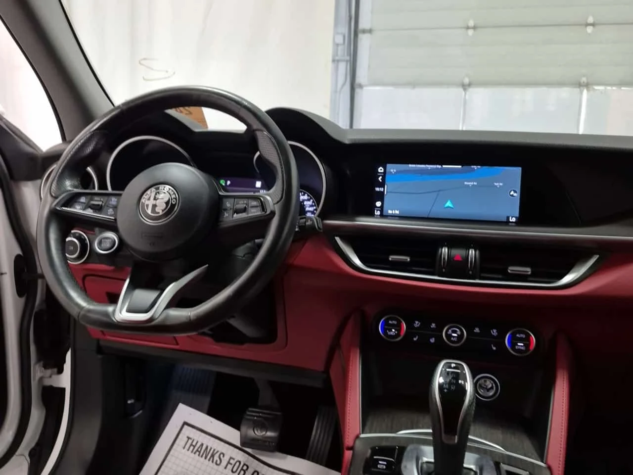 Alfa Romeo Stelvio TI / RED INT / DISTRONIC / 2 КЛЮЧА, снимка 11 - Автомобили и джипове - 56310011