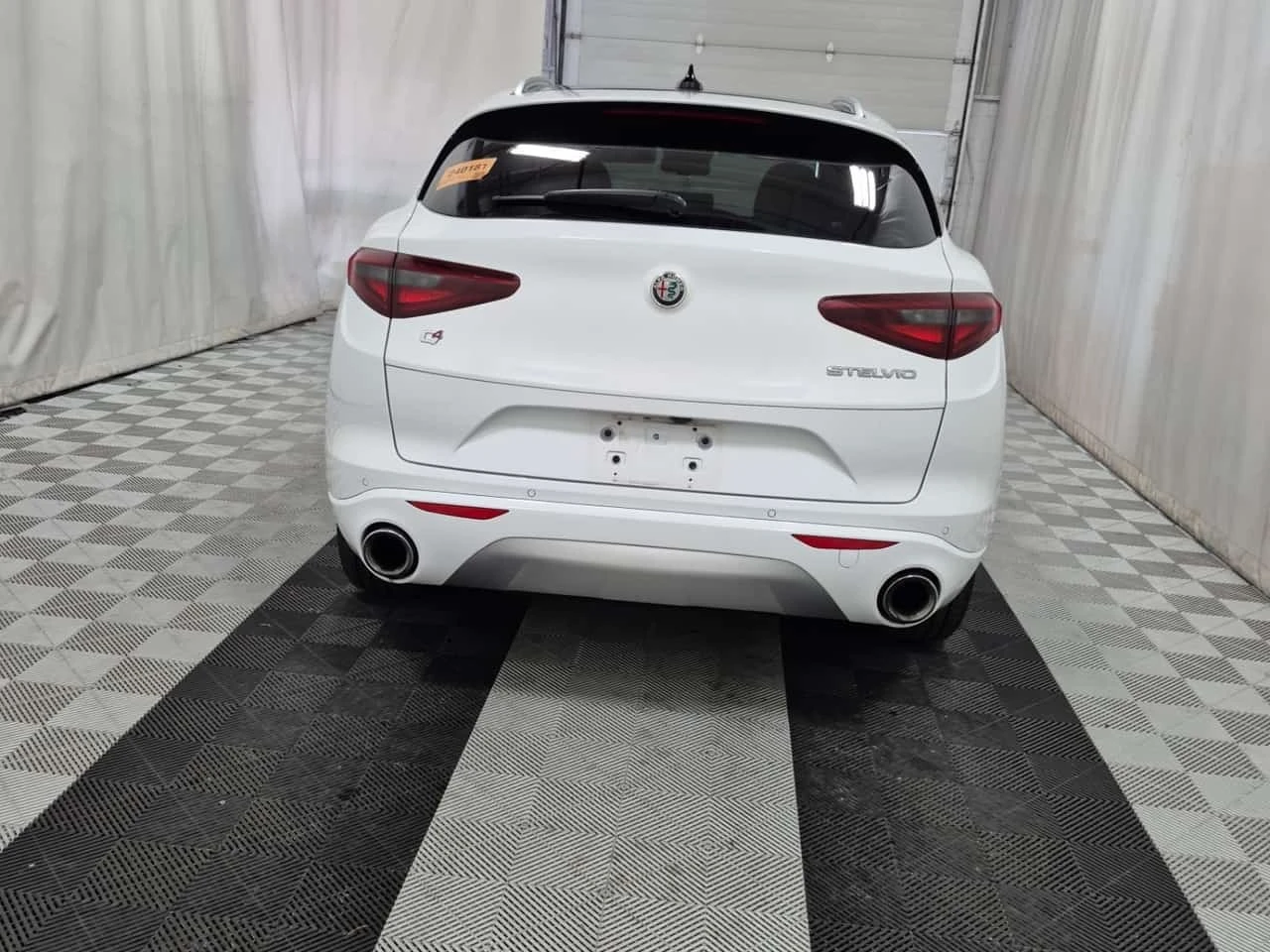 Alfa Romeo Stelvio TI / RED INT / DISTRONIC / 2 КЛЮЧА, снимка 5 - Автомобили и джипове - 56310011