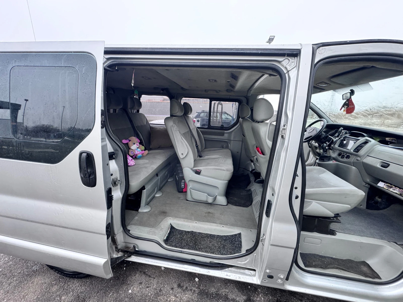 Opel Vivaro, снимка 8 - Бусове и автобуси - 55699065