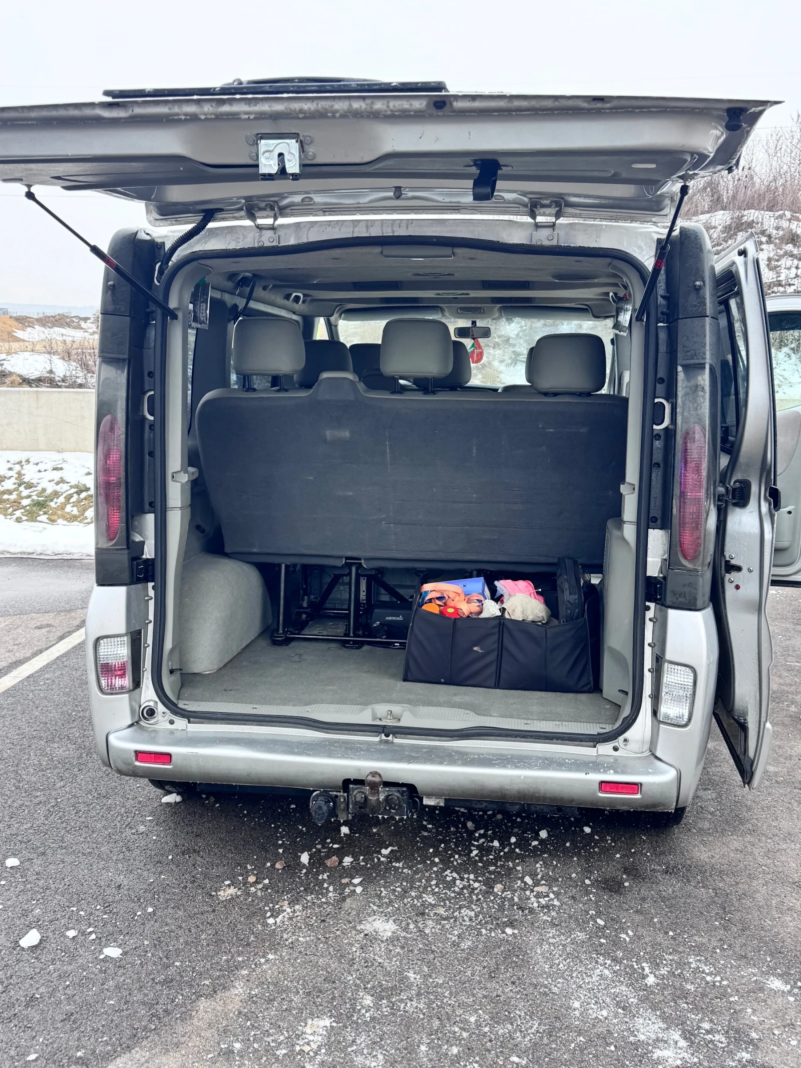 Opel Vivaro, снимка 11 - Бусове и автобуси - 55699065