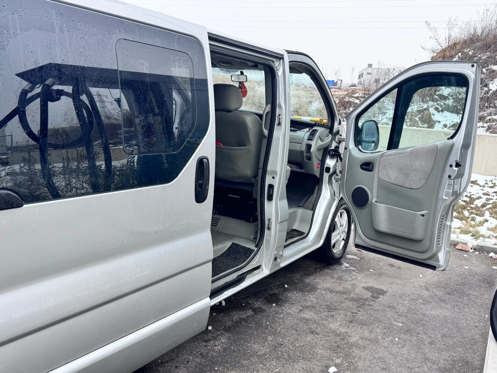 Opel Vivaro, снимка 9 - Бусове и автобуси - 55699065