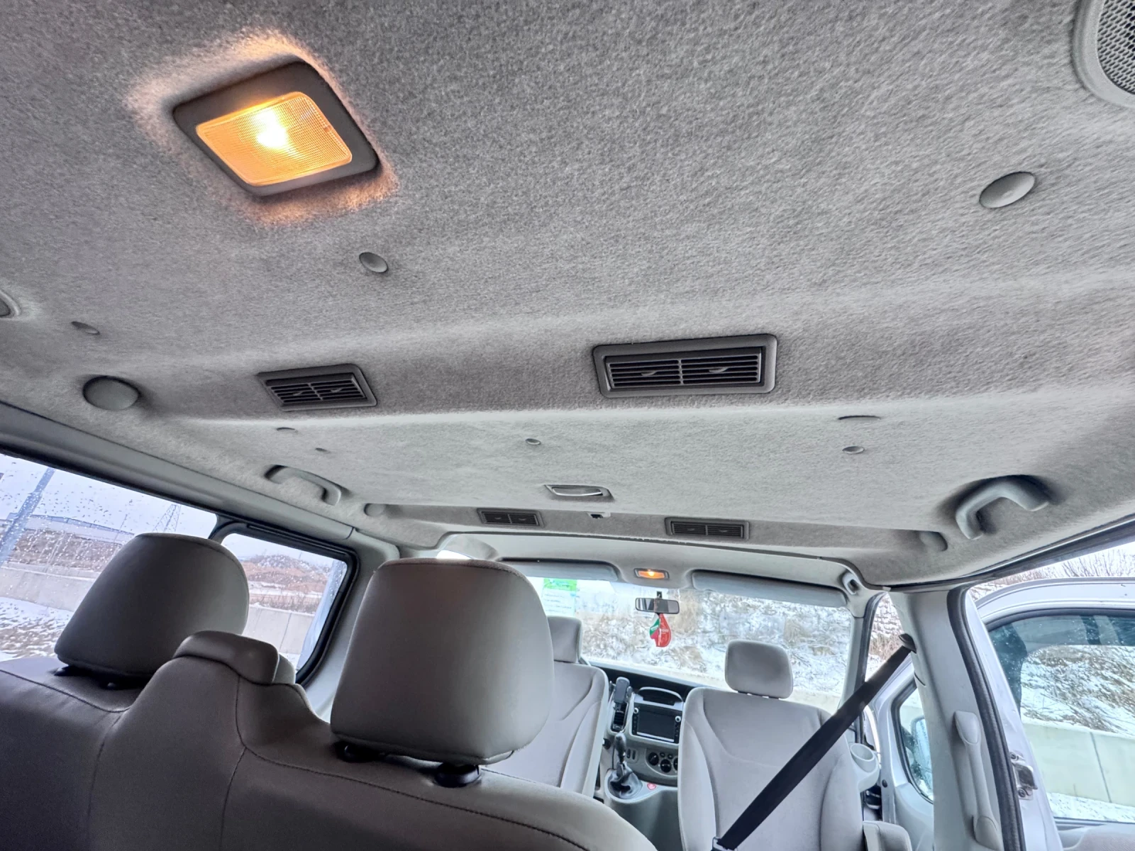 Opel Vivaro, снимка 4 - Бусове и автобуси - 55699065