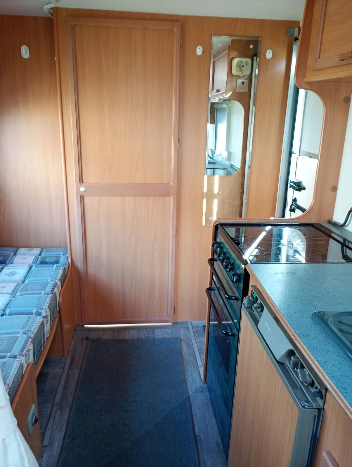 Каравана Avondale Dart 515-4, снимка 6 - Каравани и кемпери - 53744207