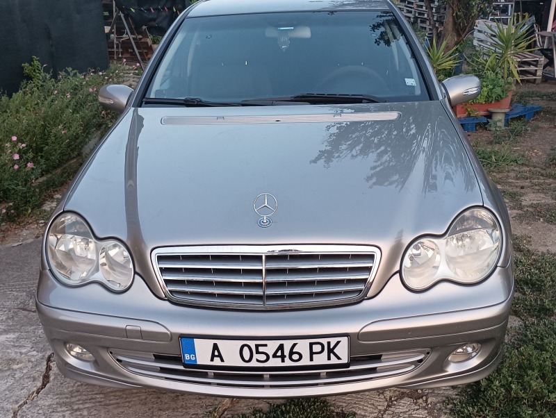 Mercedes-Benz C 180 Бензин фейслифт143 ph 6 скорости, снимка 3 - Автомобили и джипове - 44926300