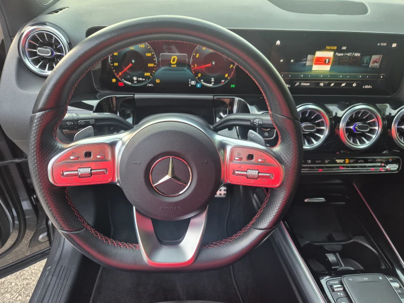 Mercedes-Benz GLA 180 AMG /22г., снимка 15 - Автомобили и джипове - 51503220