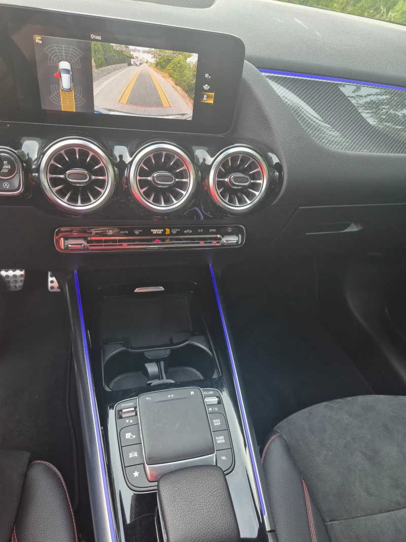 Mercedes-Benz GLA 180 AMG /22г., снимка 14 - Автомобили и джипове - 51503220