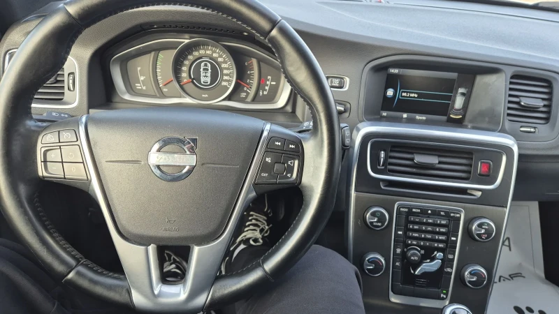 Volvo V60 2.0 D4 163 АВТОМАТ АЙСИН ЯПОНИЯ ЛИЗИНГ ВИДЕО , снимка 14 - Автомобили и джипове - 53156594