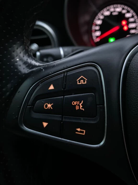 Mercedes-Benz C 300 4MATIC* АвтоКредит* (ЦЕНА ДО БГ), снимка 13 - Автомобили и джипове - 53007435