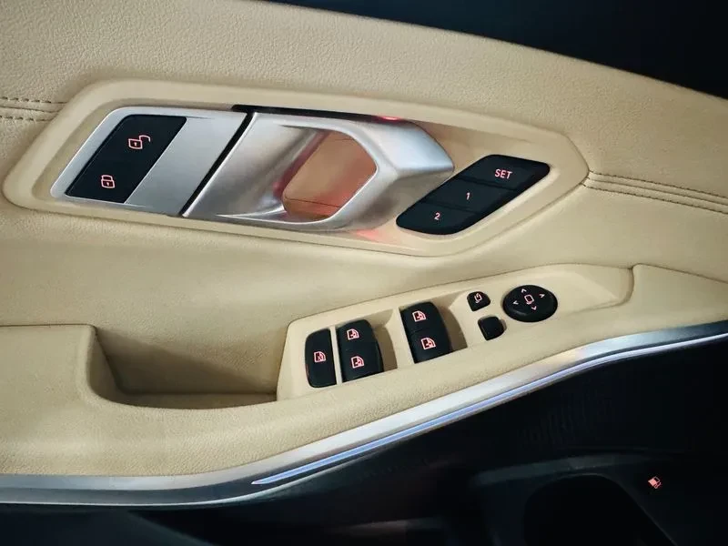 BMW 330  (G20) 330E, снимка 12 - Автомобили и джипове - 54787308