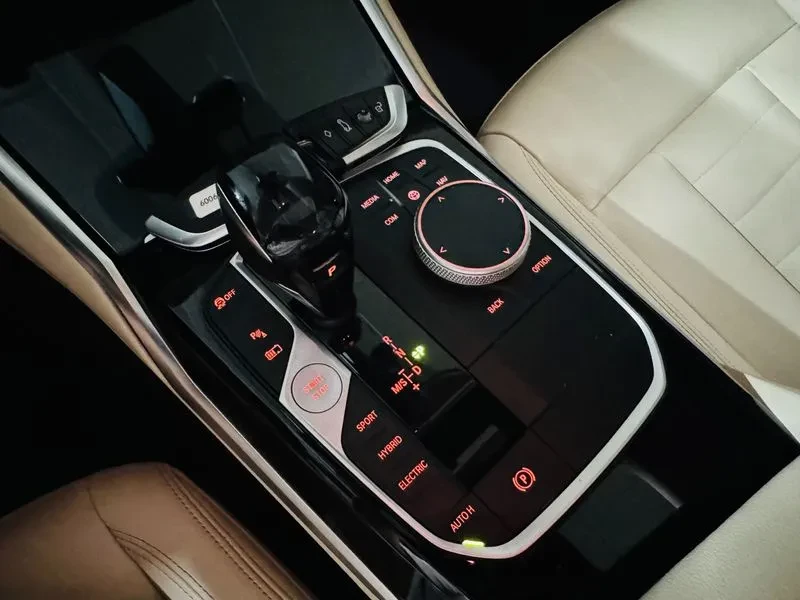 BMW 330  (G20) 330E, снимка 10 - Автомобили и джипове - 54787308