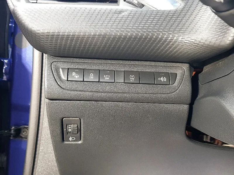 Peugeot 2008 1.6 BlueHDI - САМО 30% АВАНС, снимка 15 - Автомобили и джипове - 56016759