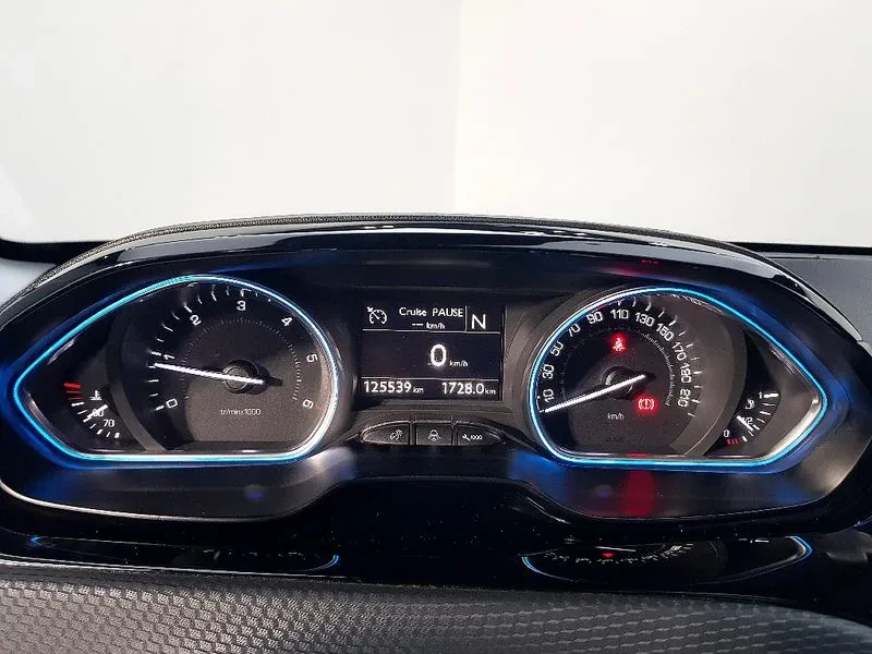 Peugeot 2008 1.6 BlueHDI - САМО 30% АВАНС, снимка 8 - Автомобили и джипове - 56016759