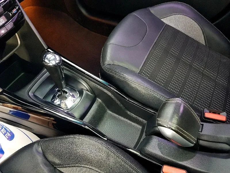 Peugeot 2008 1.6 BlueHDI - САМО 30% АВАНС, снимка 9 - Автомобили и джипове - 56016759