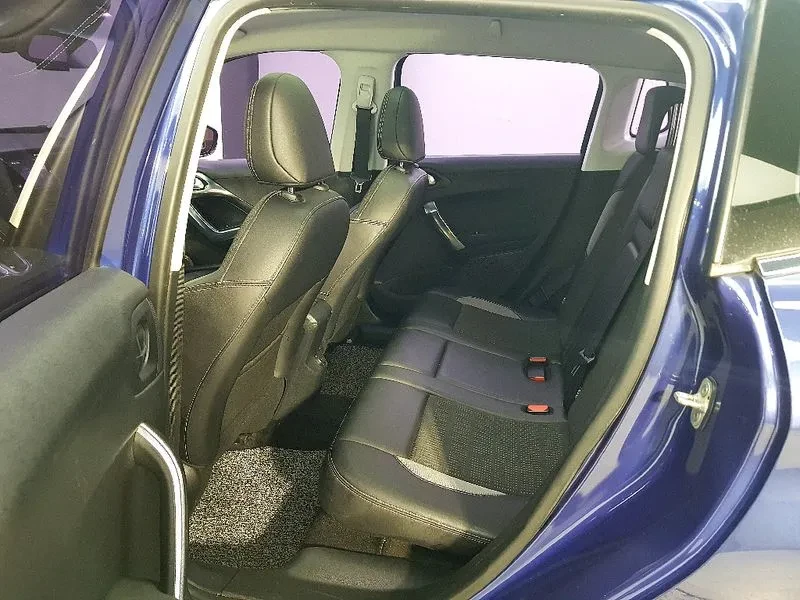 Peugeot 2008 1.6 BlueHDI - САМО 30% АВАНС, снимка 11 - Автомобили и джипове - 56016759