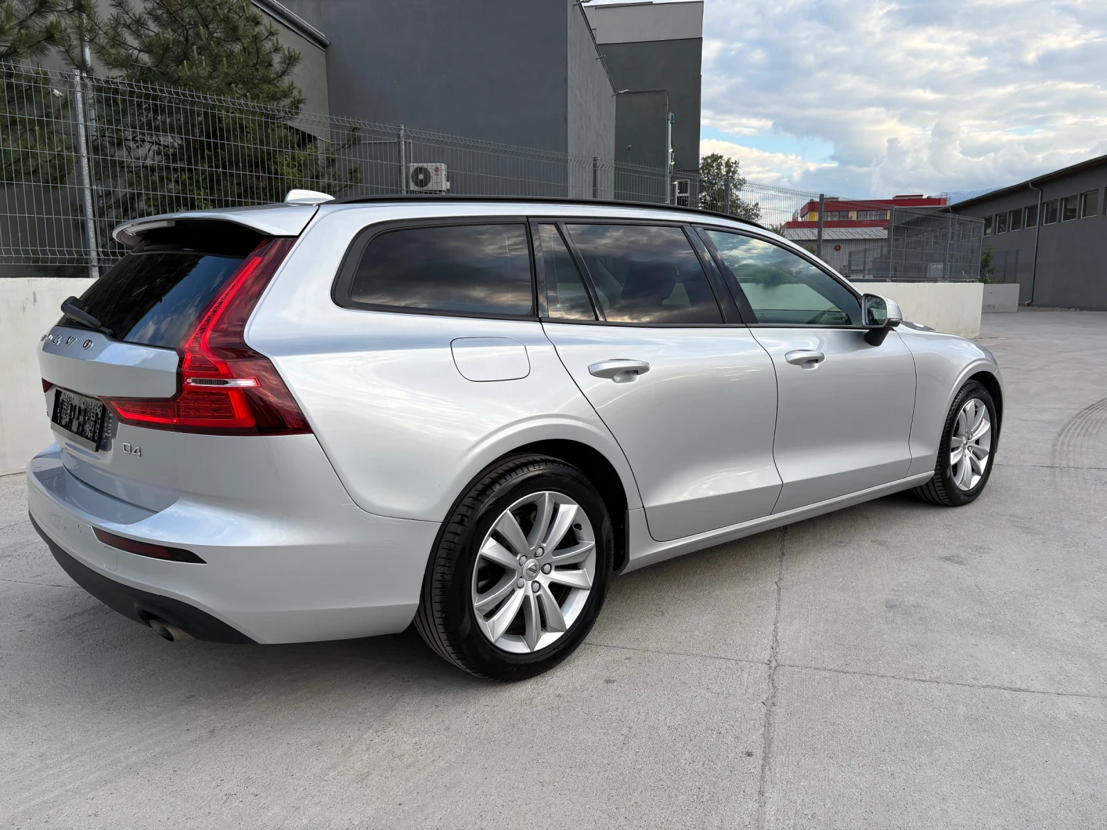 Volvo V60 4x4 Diesel D4 190кс Automatic - изображение 8