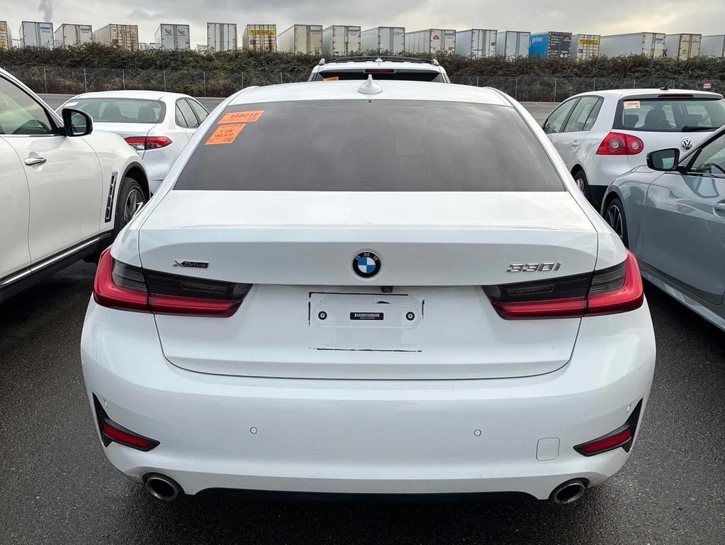 BMW 330 * xDrive * CARFAX *    | Mobile.bg   4