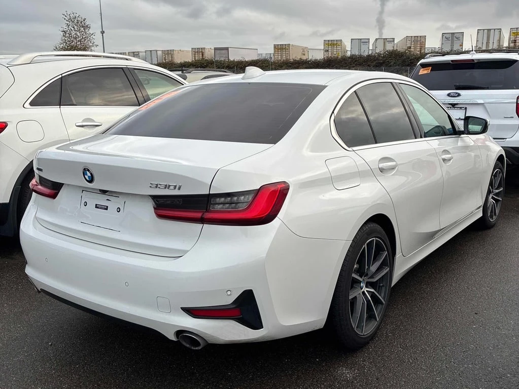 BMW 330 * xDrive * CARFAX *    | Mobile.bg   3