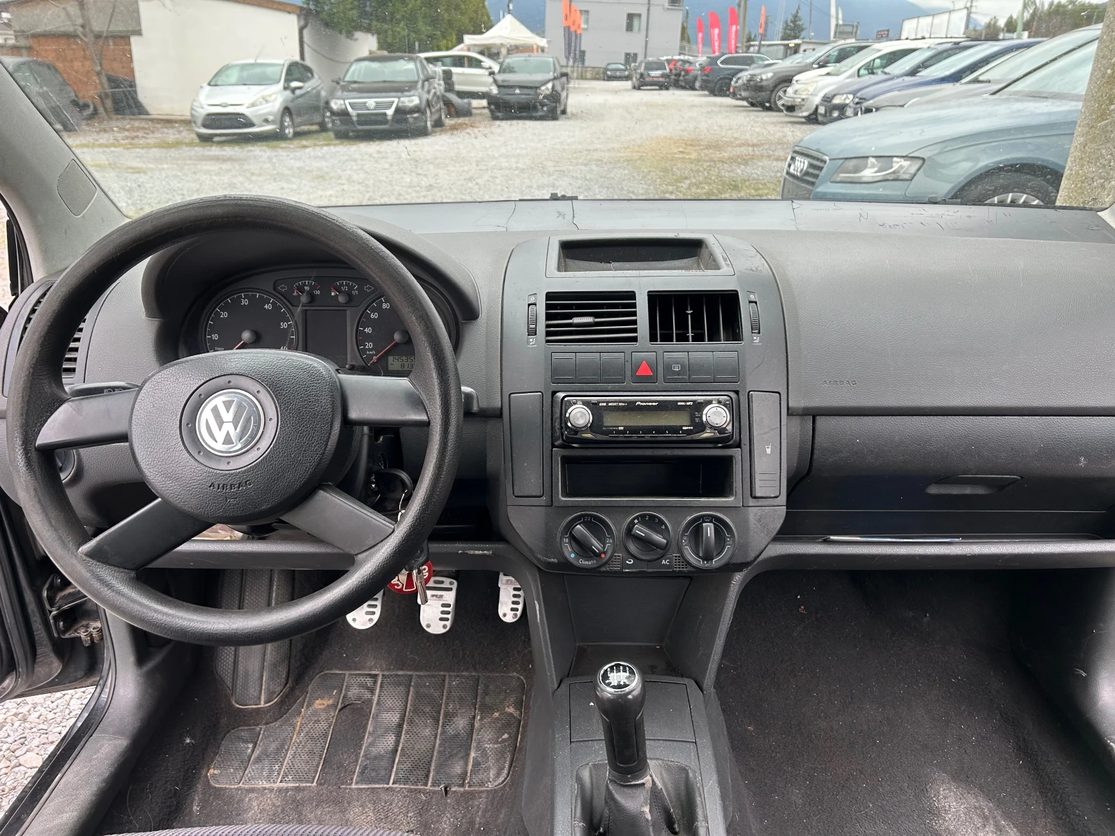 VW Polo 1.4-бензин, снимка 6 - Автомобили и джипове - 53944565