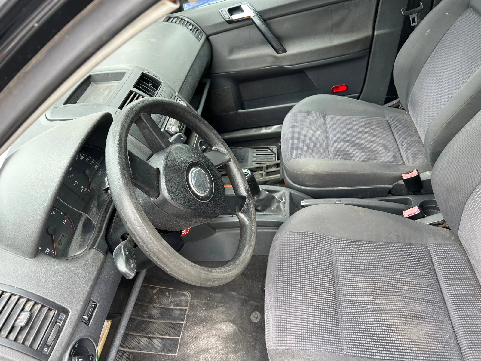 VW Polo 1.4-бензин, снимка 13 - Автомобили и джипове - 53944565