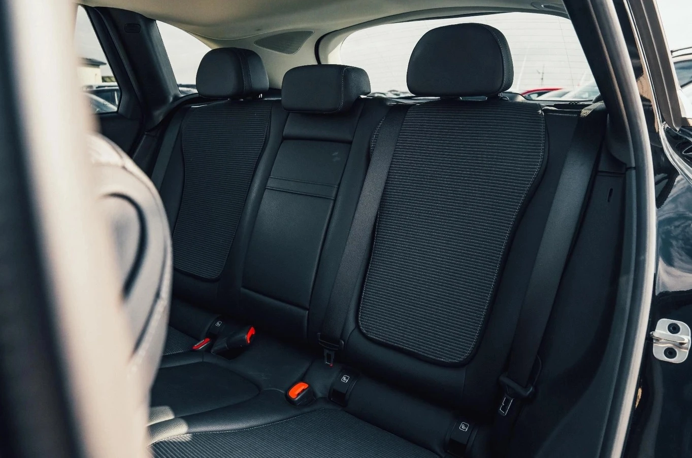 Mercedes-Benz GLC 200 4MATIC Off-Roader, снимка 8 - Автомобили и джипове - 54082129