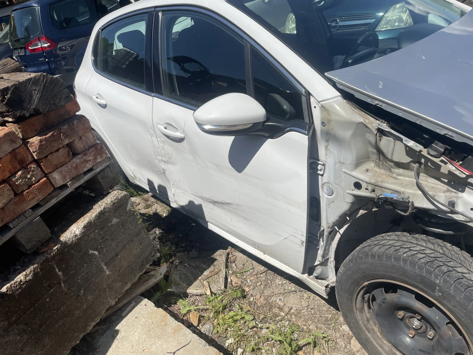 Peugeot 208 1.4 E HDI, снимка 5 - Автомобили и джипове - 54691065