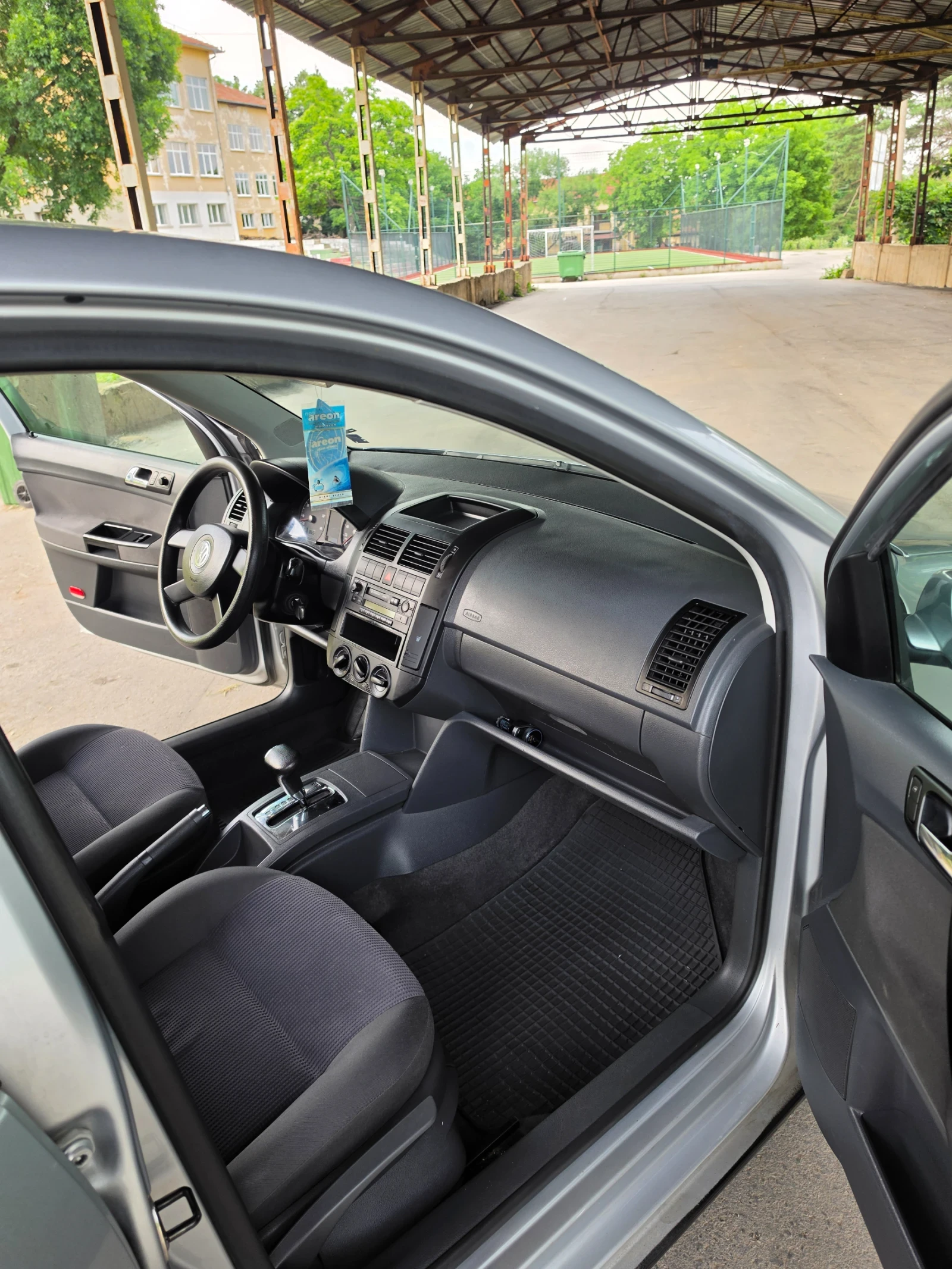 VW Polo 1.4 75 avtomat , снимка 15 - Автомобили и джипове - 54729609
