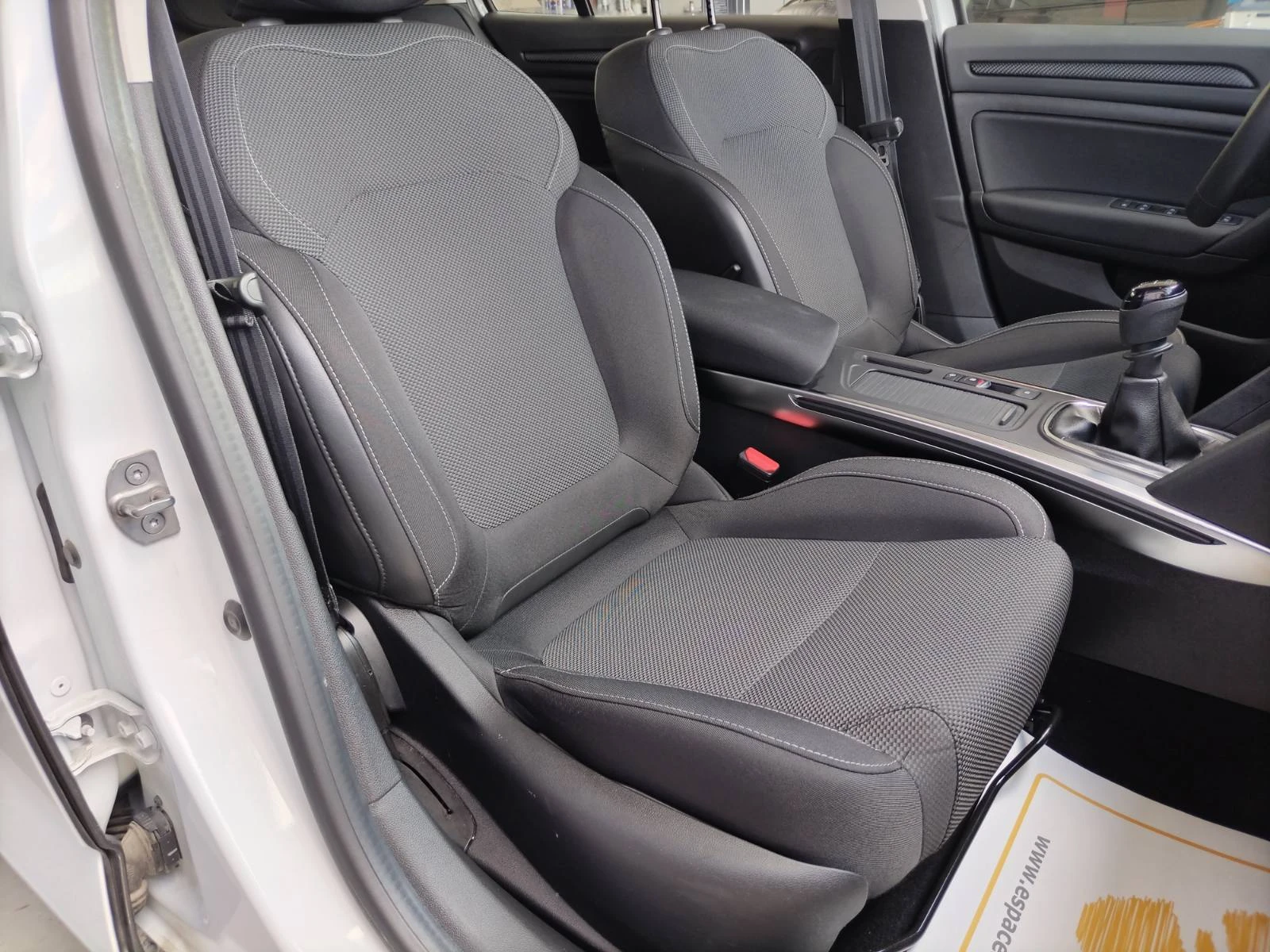 Renault Megane 1.3Tce/ 140к.с., снимка 15 - Автомобили и джипове - 54953287