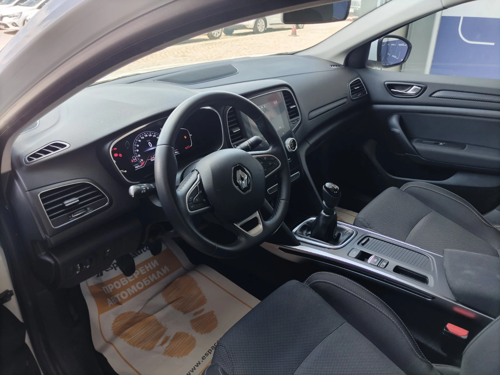 Renault Megane 1.3Tce/ 140к.с., снимка 12 - Автомобили и джипове - 54953287
