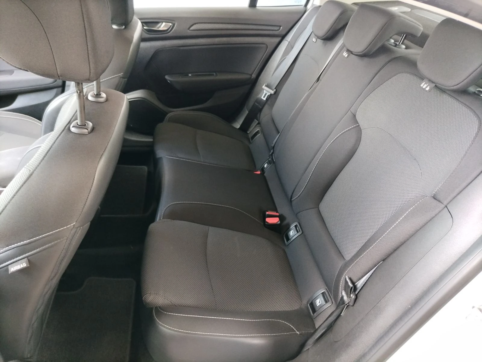 Renault Megane 1.3Tce/ 140к.с., снимка 16 - Автомобили и джипове - 54953287