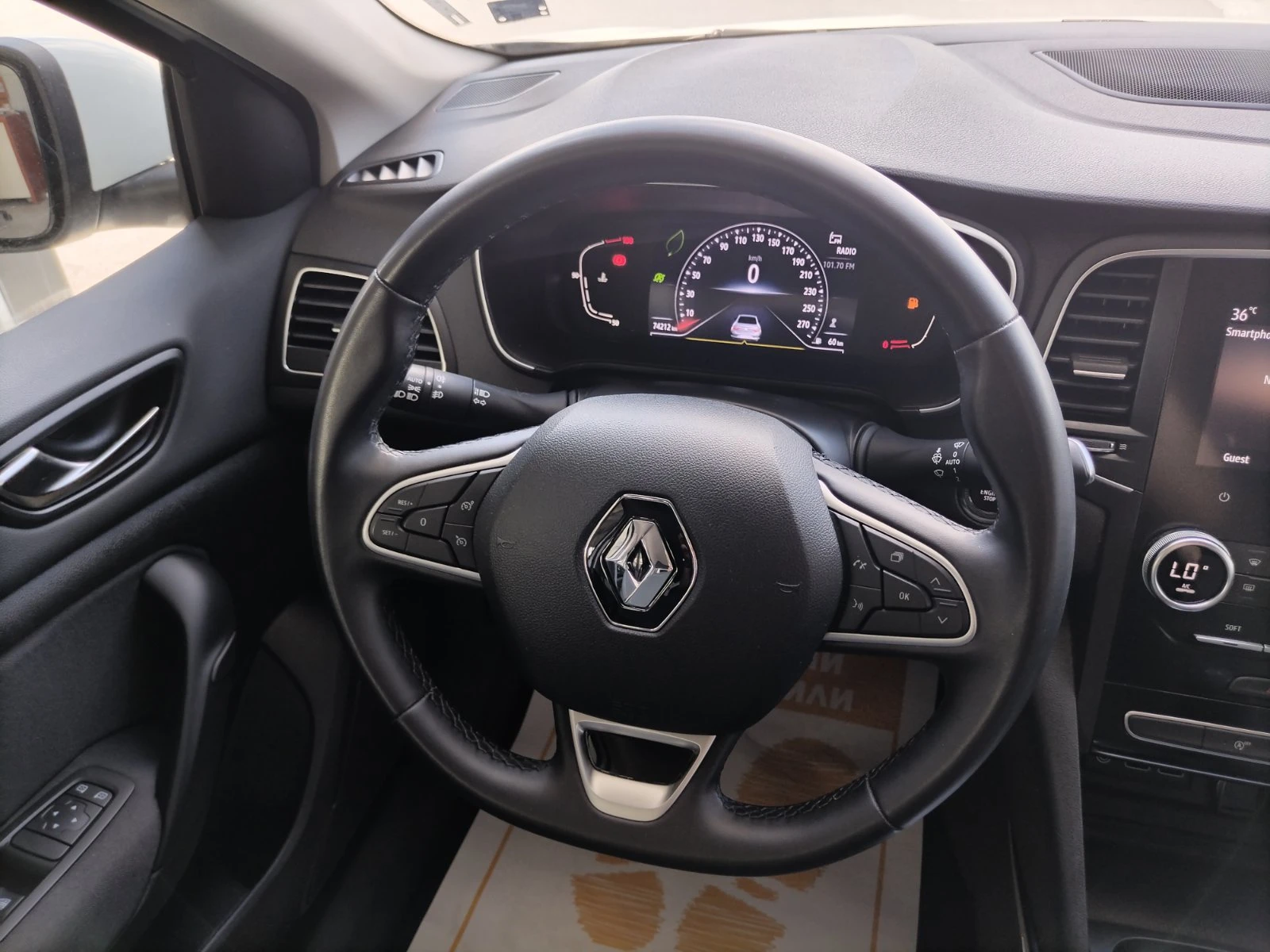 Renault Megane 1.3Tce/ 140к.с., снимка 10 - Автомобили и джипове - 54953287