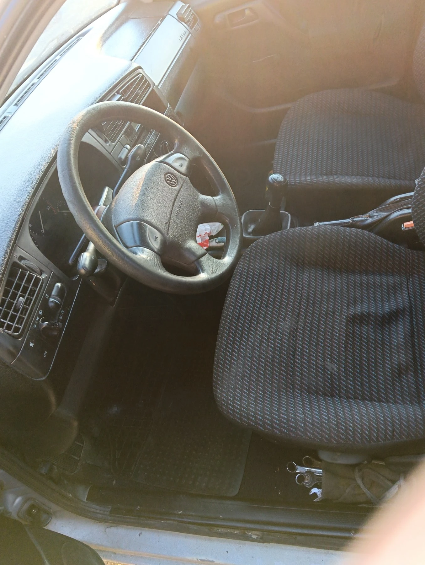 VW Vento, снимка 4 - Автомобили и джипове - 55349082