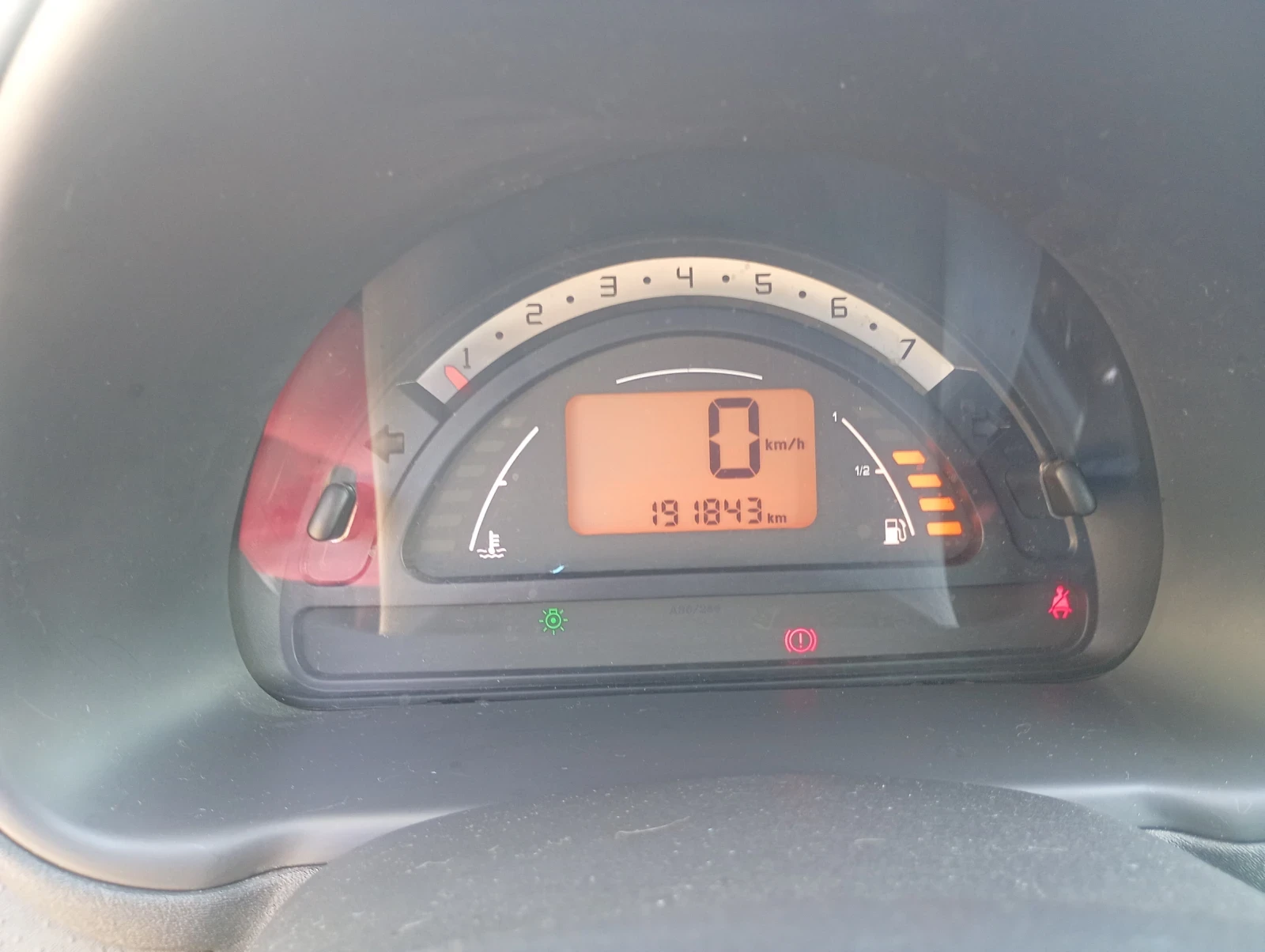 Citroen C2 Товарна клима , снимка 17 - Автомобили и джипове - 55555814