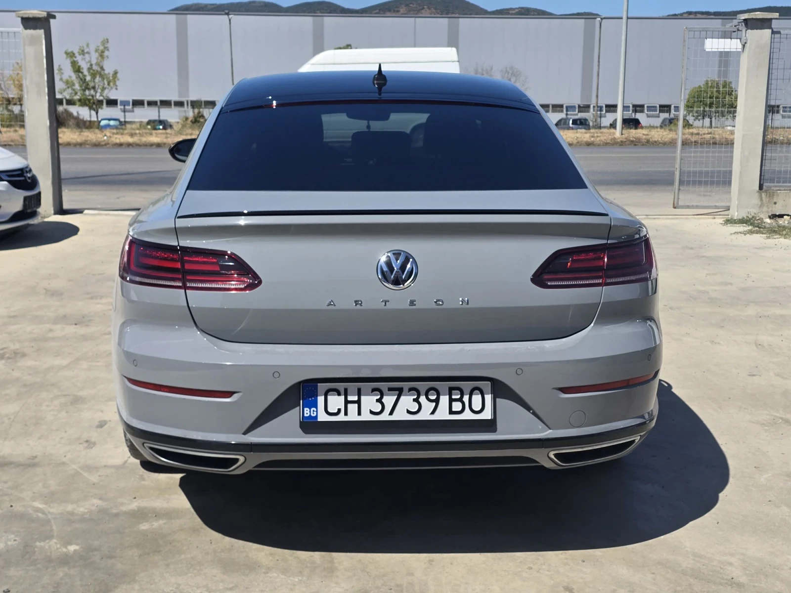 VW Arteon 2.0 TDI Nardo Gray Edition, снимка 8 - Автомобили и джипове - 56109279