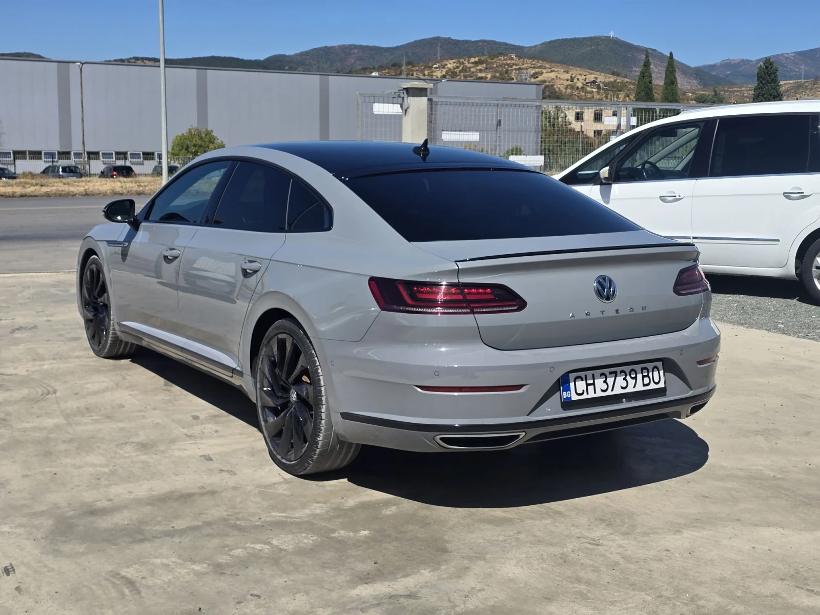 VW Arteon 2.0 TDI Nardo Gray Edition, снимка 9 - Автомобили и джипове - 56109279