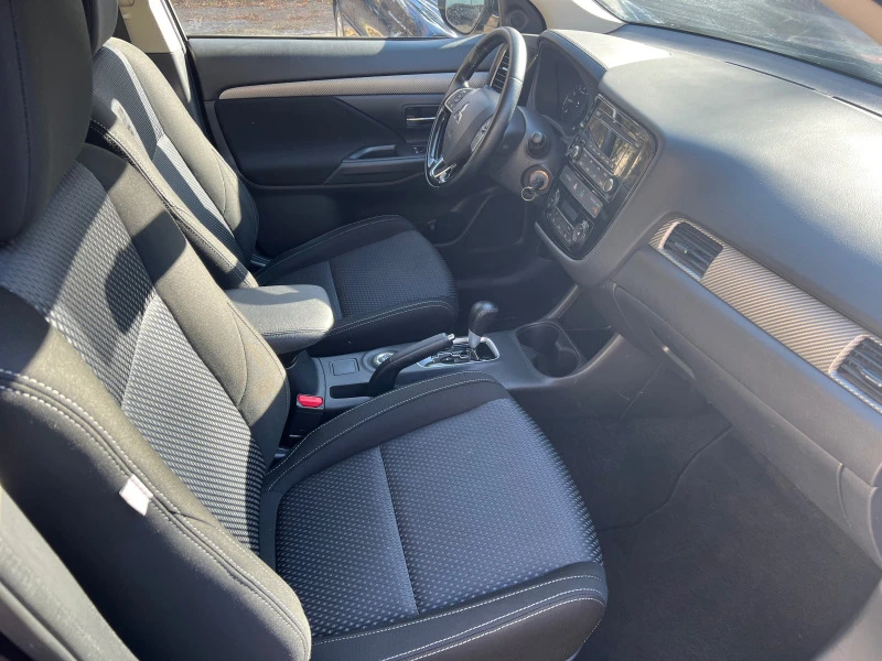 Mitsubishi Outlander 2.4i, снимка 5 - Автомобили и джипове - 42820507