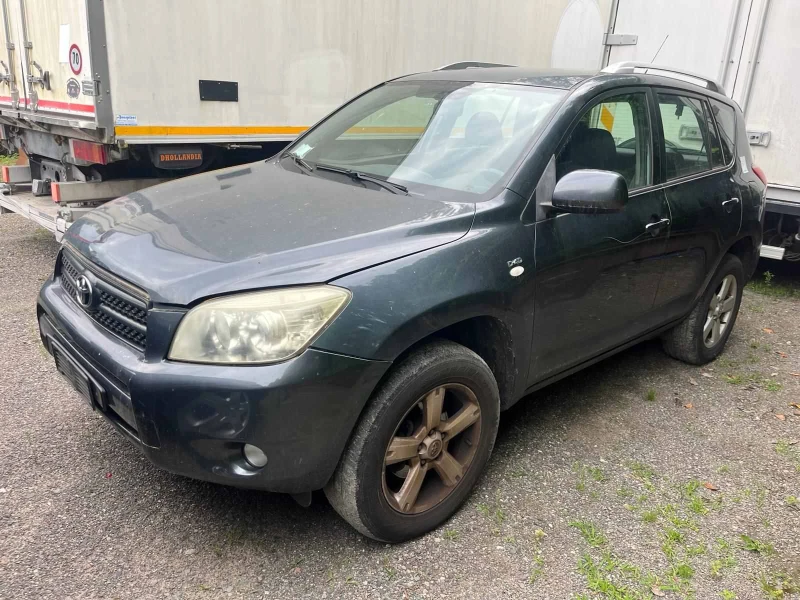 Toyota Rav4 2.2 D  2АDFTV 2006 г.     САМО НА ЧАСТИ , снимка 1 - Автомобили и джипове - 47133440