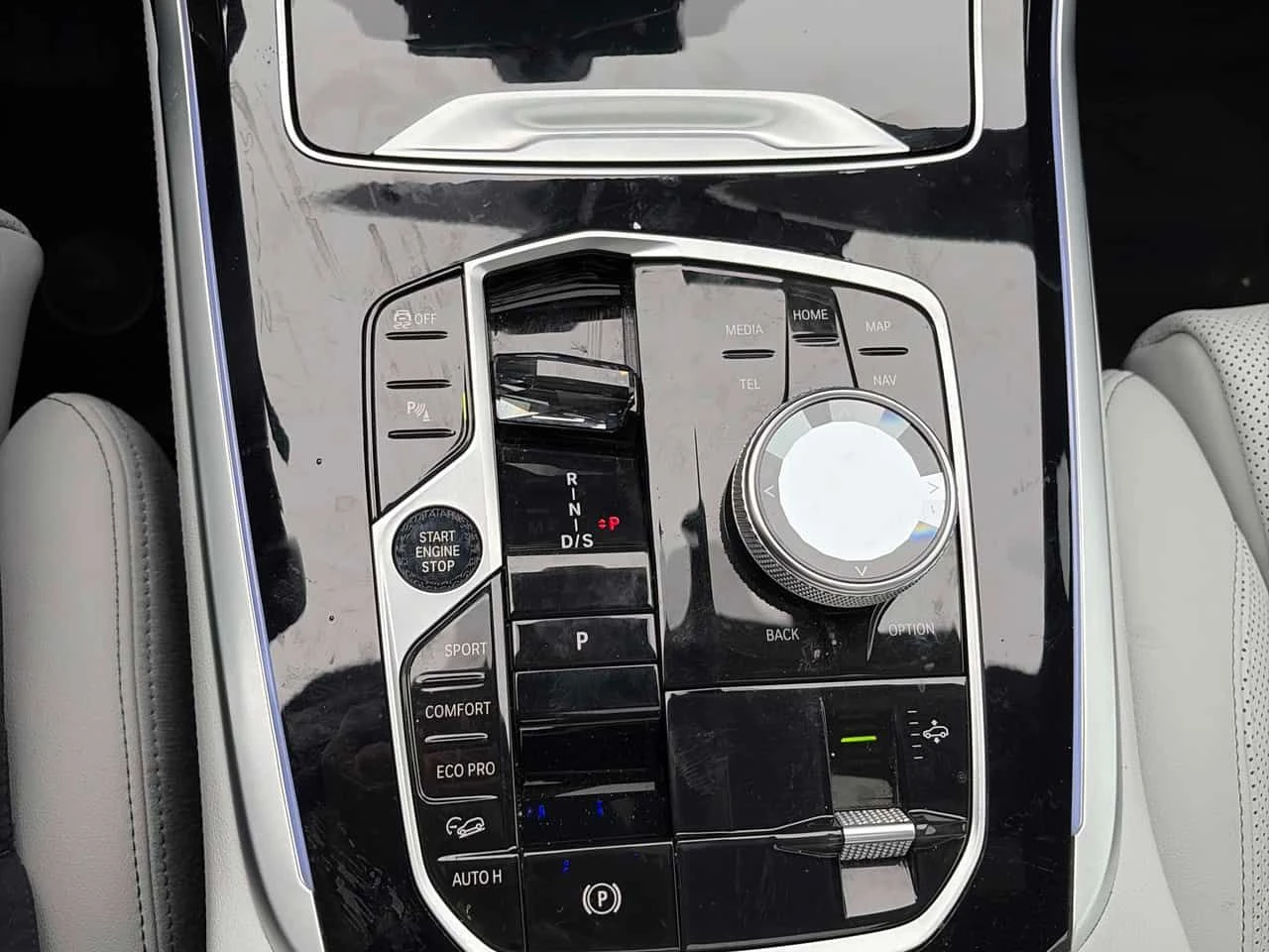 BMW X7 M60i xDrive/CARFAX/DIS/PANO/360 CAM/HUD/H/K, снимка 17 - Автомобили и джипове - 53831474