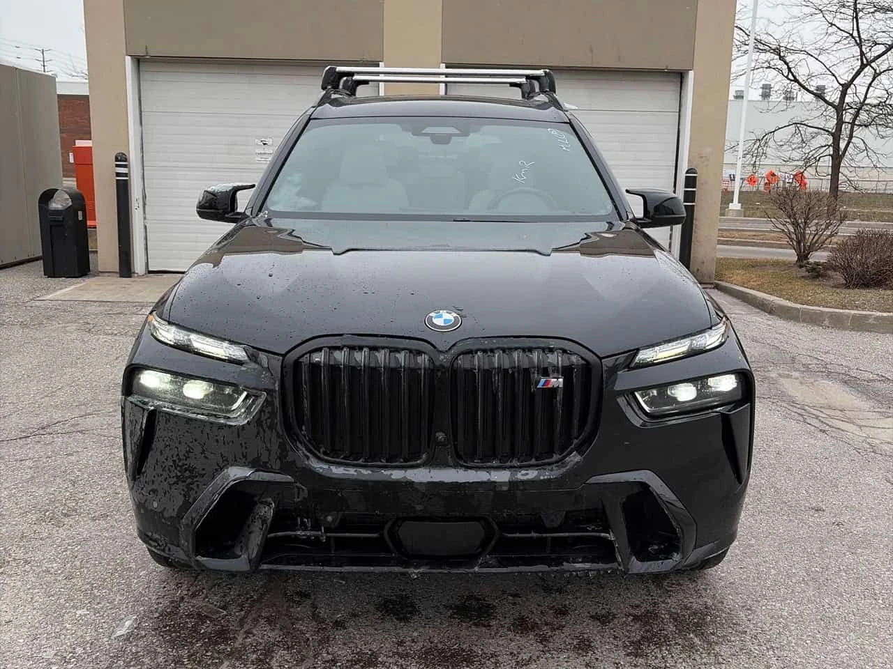 BMW X7 M60i xDrive/CARFAX/DIS/PANO/360 CAM/HUD/H/K, снимка 2 - Автомобили и джипове - 53831474