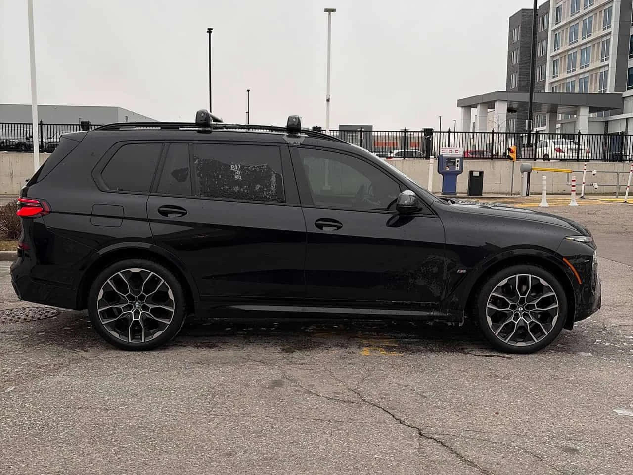 BMW X7 M60i xDrive/CARFAX/DIS/PANO/360 CAM/HUD/H/K, снимка 4 - Автомобили и джипове - 53831474