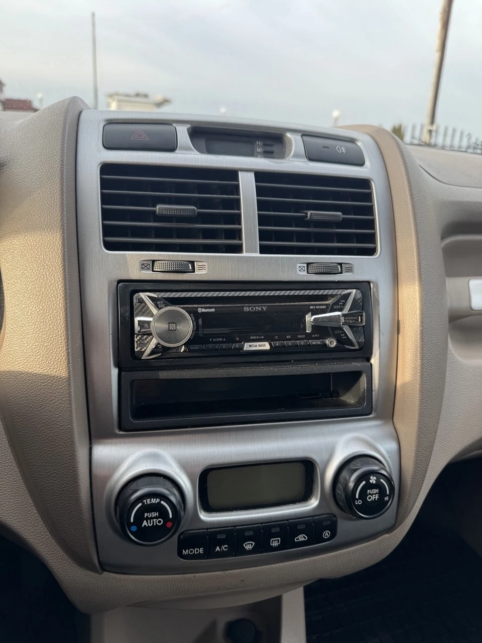Kia Sportage 2.0 ГАЗ НОВИ ГУМИ ОБСЛУЖЕНА, снимка 10 - Автомобили и джипове - 54663941