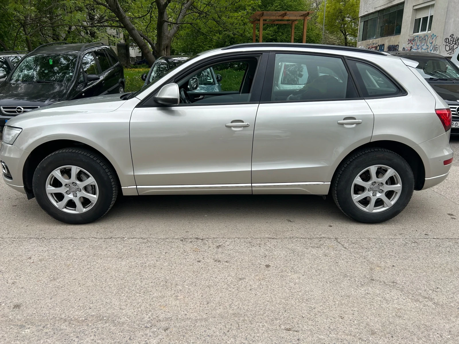 Audi Q5 2.0 TDI, снимка 3 - Автомобили и джипове - 54399455