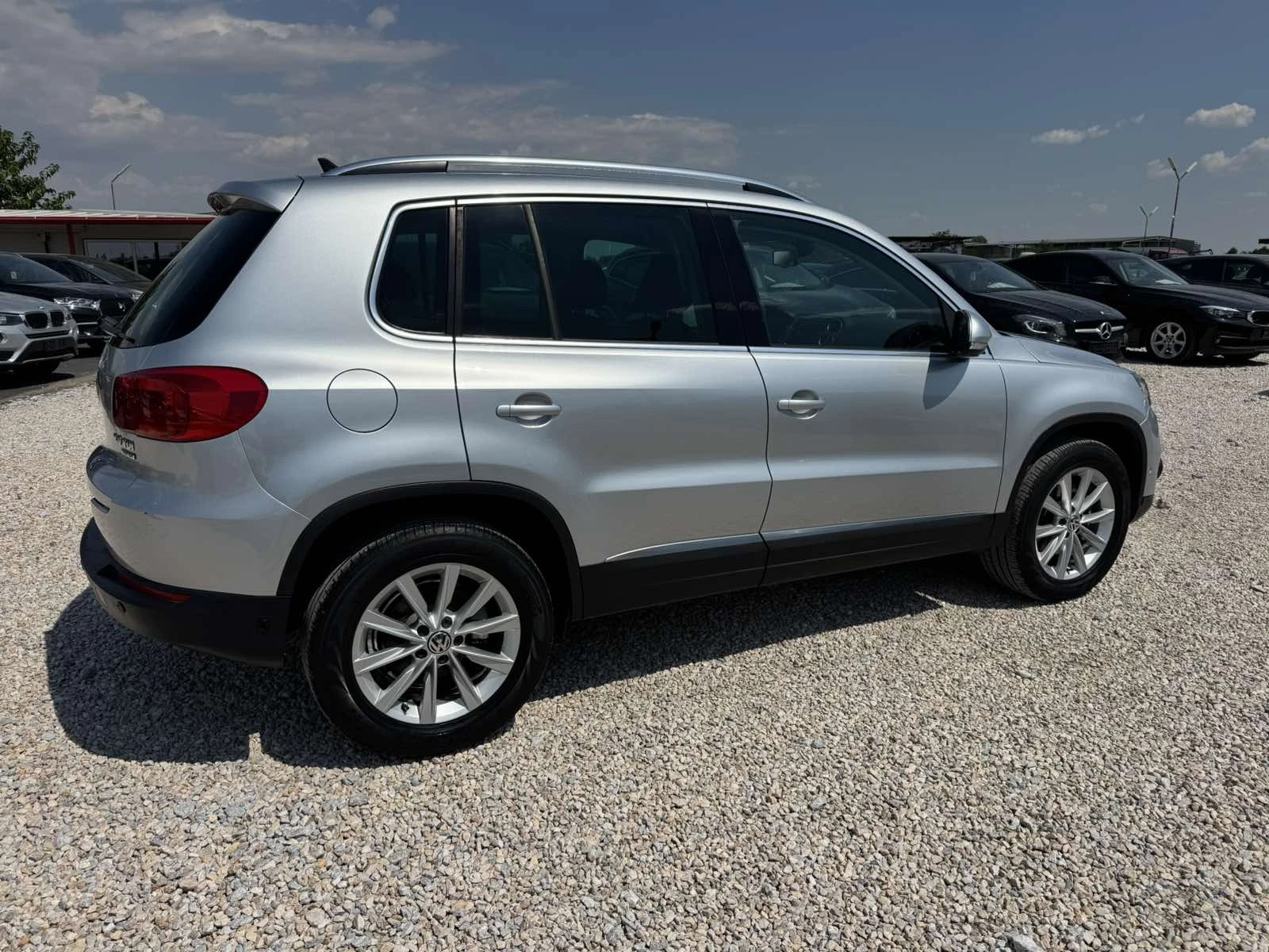 VW Tiguan 2.0TDI 4MOTION, снимка 4 - Автомобили и джипове - 55586799